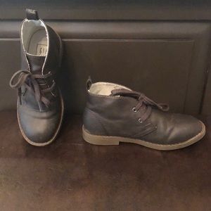 Gap boys desert boot! Size 12